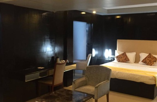 Gummidipundi Hotel | Discover Le Raj Courtyard: Family-Friendly and Delicious Dining
