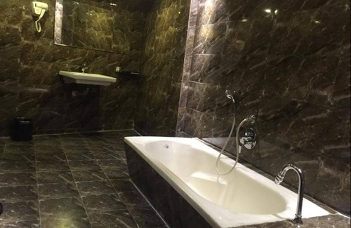 Gummidipundi Hotel | Discover Le Raj Courtyard: Family-Friendly and Delicious Dining