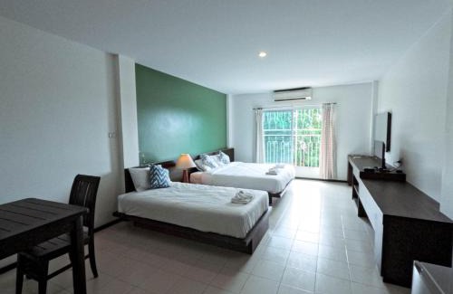 Ranong Hotel | Budget-Friendly Stay at Le Ranong Bistro Hotel with Breakfast