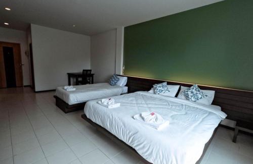Ranong Hotel | Budget-Friendly Stay at Le Ranong Bistro Hotel with Breakfast