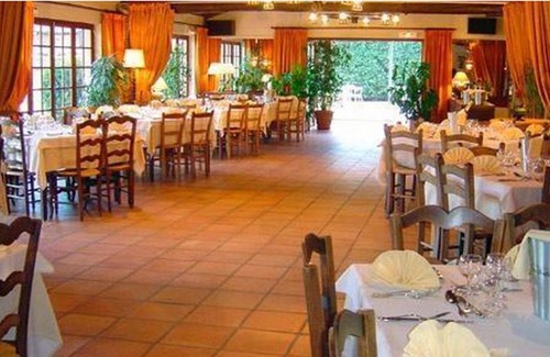 Montaigut-sur-Save Hotel | Relax at Le Ratelier: Oceanfront Escape with Pool Access