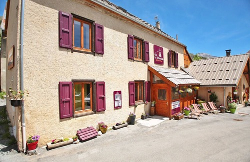 Monetier-les-Bains Hotel | Inviting Le Rebanchon: Guest Rated 9.8 with Breakfast & Dining