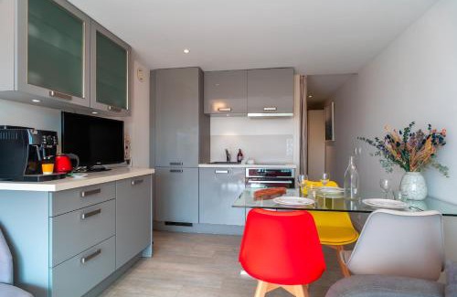 La Trinite-sur-Mer Apartment | Cozy ALBE Apartment for 3 in La Trinite sur Mer