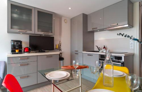 La Trinite-sur-Mer Apartment | Cozy ALBE Apartment for 3 in La Trinite sur Mer