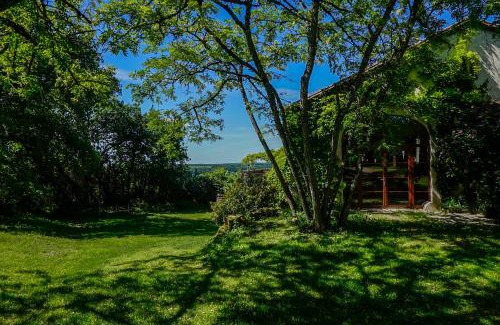Saint-Antonin Noble Val House | Oceanfront Escape at Le Refuge aux étoiles - Rated 9.2/10