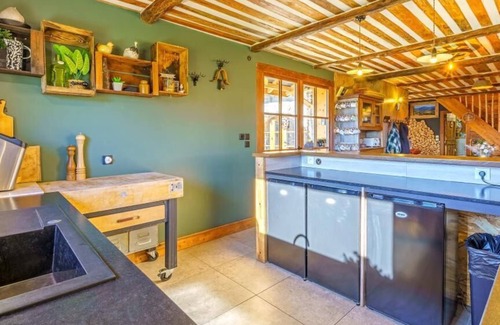 Prunieres Apartment | Experience Elegance at LE Refuge DES Toupins, Pet Friendly Stay