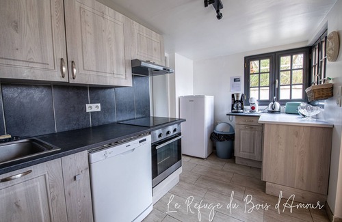 Arnieres-sur-Iton House | Experience Comfort at Le Refuge du Bois D'amour Hotel
