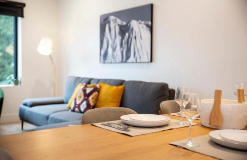 Revelstoke House | Exceptional Le Refuge Condo in Revelstoke with Hot Tub