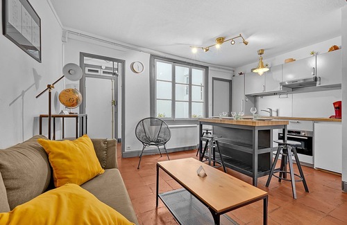 Carmes Apartment | Cozy Le Regans Apartment with Spa and Family Amenities