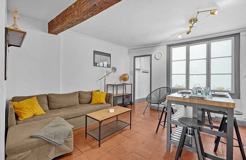 Carmes Apartment | Cozy Le Regans Apartment with Spa and Family Amenities