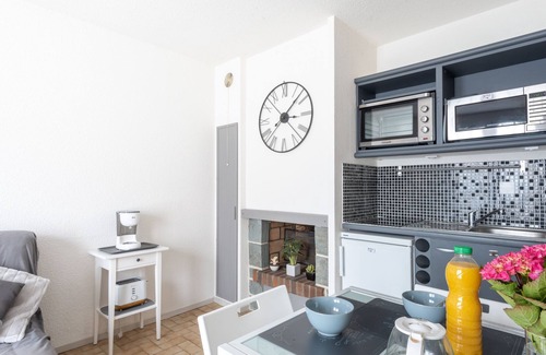 Courseulles-sur-Mer Apartment | Stay at Le Regina Rifle - Cozy Apartment with Garden Access