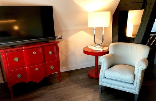 Chateauneuf-en-Thymerais Hotel | Discover Le Relais d'Aligre: Guest Rated 9.4 & Family-Friendly