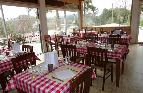 Seranon Hotel | Relax at Le Relais de l'Artuby: Pet-Friendly Retreat