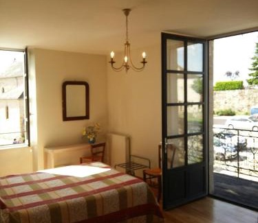 Capdenac-Le-Haut Hotel | Pet-Friendly Escape at Le Relais de la Tour - 8.8 Rated