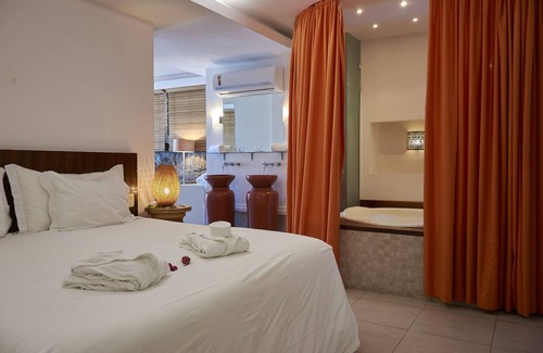 Barra de Guaratiba Hotel | Relax at Le Relais de Marambaia: 4-Star Ocean View Escape