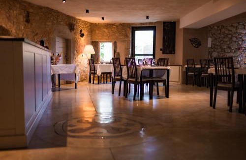 Ouveillan House | Experience Relaxation at Le Relais De Pigasse with Ocean Views
