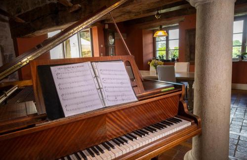 Bremondans Bed & Breakfast | Experience Oceanfront Bliss at Le Relais des Deux Tours