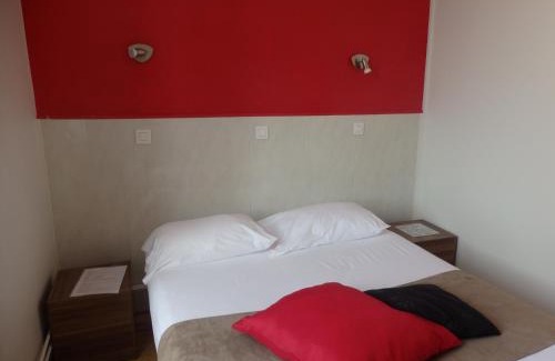 Blessac Hotel | Discover le relais des forêts: Pet-Friendly Getaway