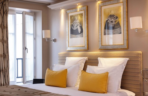 Les Halles Hotel | Explore Comfort at Le Relais des Halles: 4-Star Haven