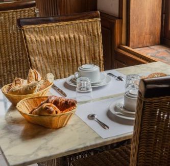 Beaugency Hotel | Discover Le Relais Des Templiers: Pet & Child Friendly Stay