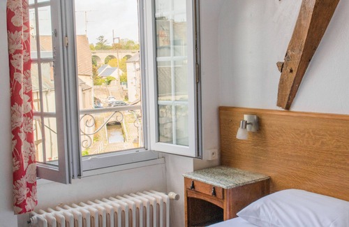 Beaugency Hotel | Discover Le Relais des Templiers: Family-Friendly Retreat