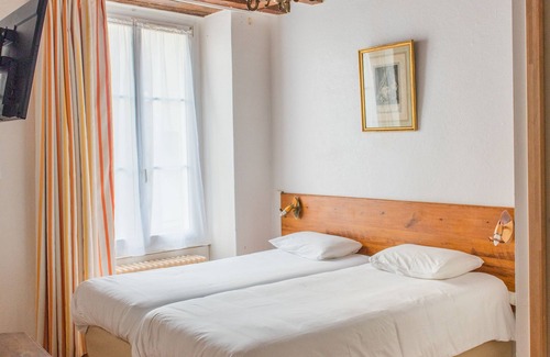 Beaugency Hotel | Discover Le Relais des Templiers: Family-Friendly Retreat
