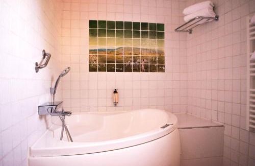 Collioure Hotel | Idyllic Le Relais Des Trois Mas: Poolside Bliss & Ocean Views