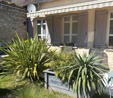 Port-Mort Bed & Breakfast | Experience Comfort at Le Relais du Bord de Seine Hotel