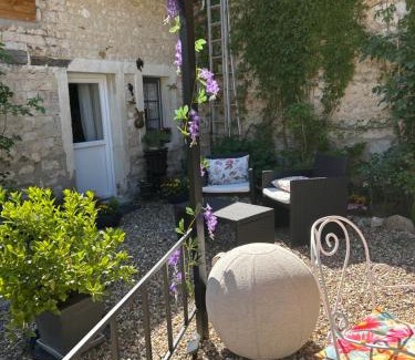 Port-Mort Bed & Breakfast | Experience Comfort at Le Relais du Bord de Seine Hotel