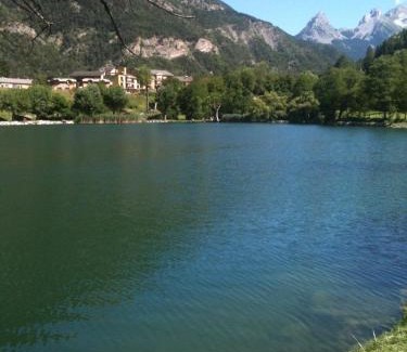 Le Lauzet-Ubaye Hotel | Budget-Friendly Stay at Le Relais du Lac with Great Amenities