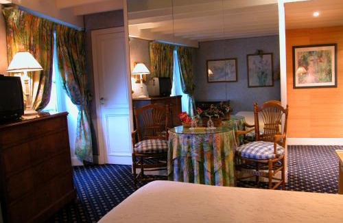 Odeon Hotel | Discover Le Relais Médicis: 4-Star Family-Friendly Retreat