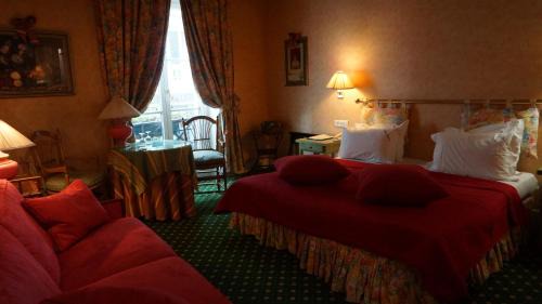 Odeon Hotel | Discover Le Relais Médicis: 4-Star Family-Friendly Retreat