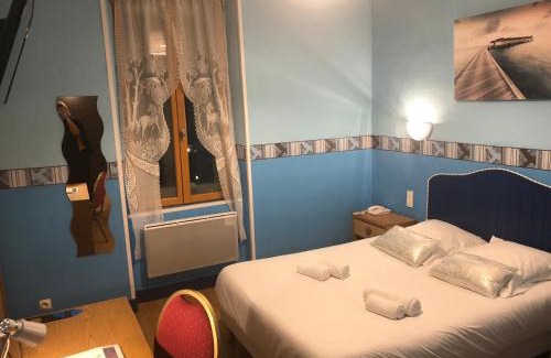 Boulazac-Isle-Manoire Hotel | Beachfront Le Relax: Pet-Friendly Hotel with Pool & Ocean Views