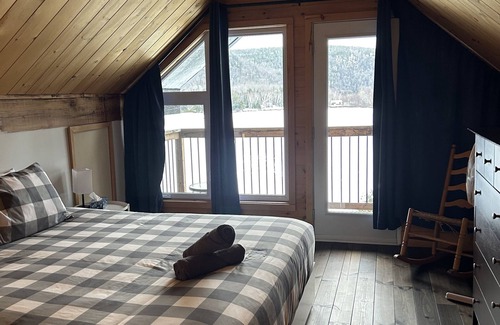 Mandeville Ski Chalet | Escape to Le Renard: Nature Retreat with Private Beach