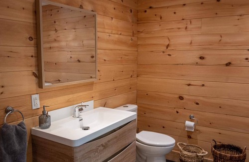 Mandeville Ski Chalet | Escape to Le Renard: Nature Retreat with Private Beach