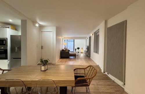 Ecommoy Apartment | Discover Le Repère des Pilotes - Family-Friendly Getaway