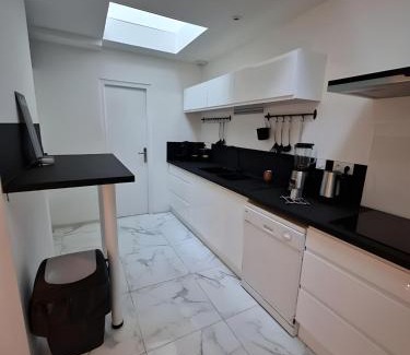 Ecommoy Apartment | Discover Le Repère des Pilotes - Family-Friendly Getaway