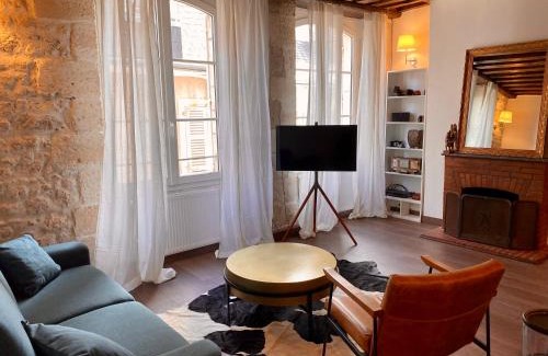 Bourgogne Apartment | Explore Le repaire d'Esmeralda - 4 Star Hotel, Rated 9.6