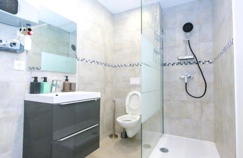Saint-Roch - Badouillere - Chavanelle Apartment | Chic and Cozy Retreat at Le Rhinocéros with Free Wifi