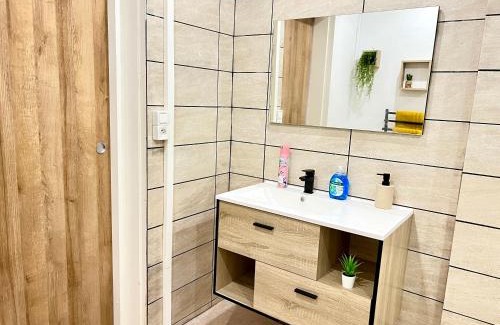 Chasseneuil-du-Poitou Apartment | Charming Le Riad Studio: Child-Friendly Near Futuroscope