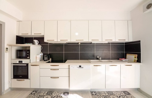 Salavas Apartment | Relax at Le Rieusset: Family-Friendly 3-Bedroom Retreat