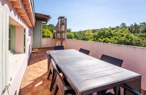 Salavas Apartment | Cozy Le Rieusset 2 - Family-Friendly Apartment with Pool
