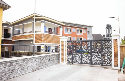 Yenagoa Apartment | Cozy Le Rivera Apartments with Kitchen & Breakfast Amenities