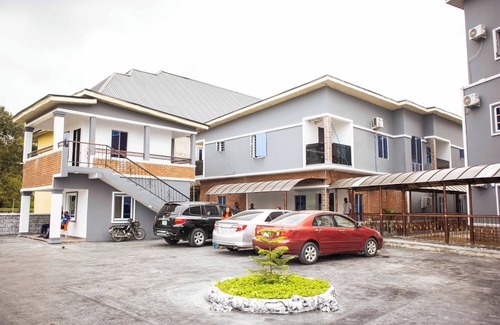 Yenagoa Apartment | Cozy Le Rivera Apartments with Kitchen & Breakfast Amenities