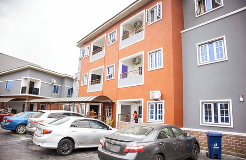 Yenagoa Apartment | Cozy Le Rivera Apartments with Kitchen & Breakfast Amenities