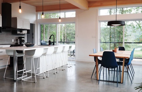 Wakefield Cottage | Experience Le Riverain: Modern Cottage by the River
