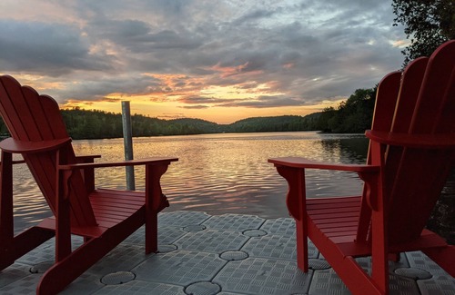 Wakefield Cottage | Experience Le Riverain: Modern Cottage by the River