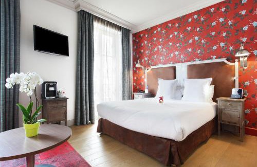 Hopital Saint-Louis Hotel | Discover Le Robinet d'Or: Pet-Friendly Retreat Awaits