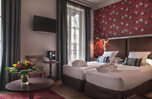Hopital Saint-Louis Hotel | Discover Le Robinet d'Or: Pet-Friendly Retreat Awaits