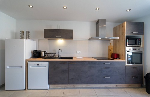Duingt Apartment | Le Roc du Cygne: Cozy Lakeview Apartment for 4 Guests